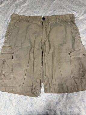 Men's Tan Cargo Shorts - Casual Utility Style